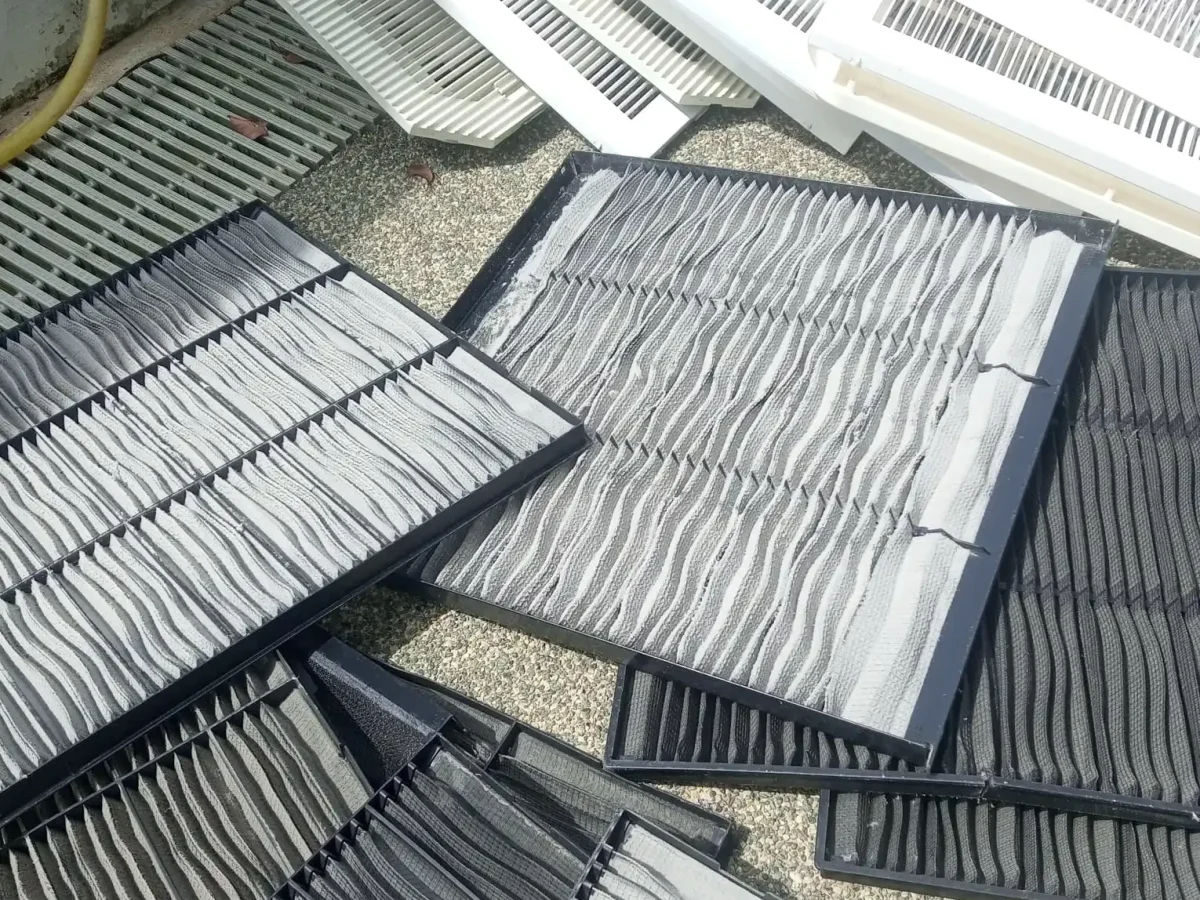aircon-filter-cleaning-singapore (1)